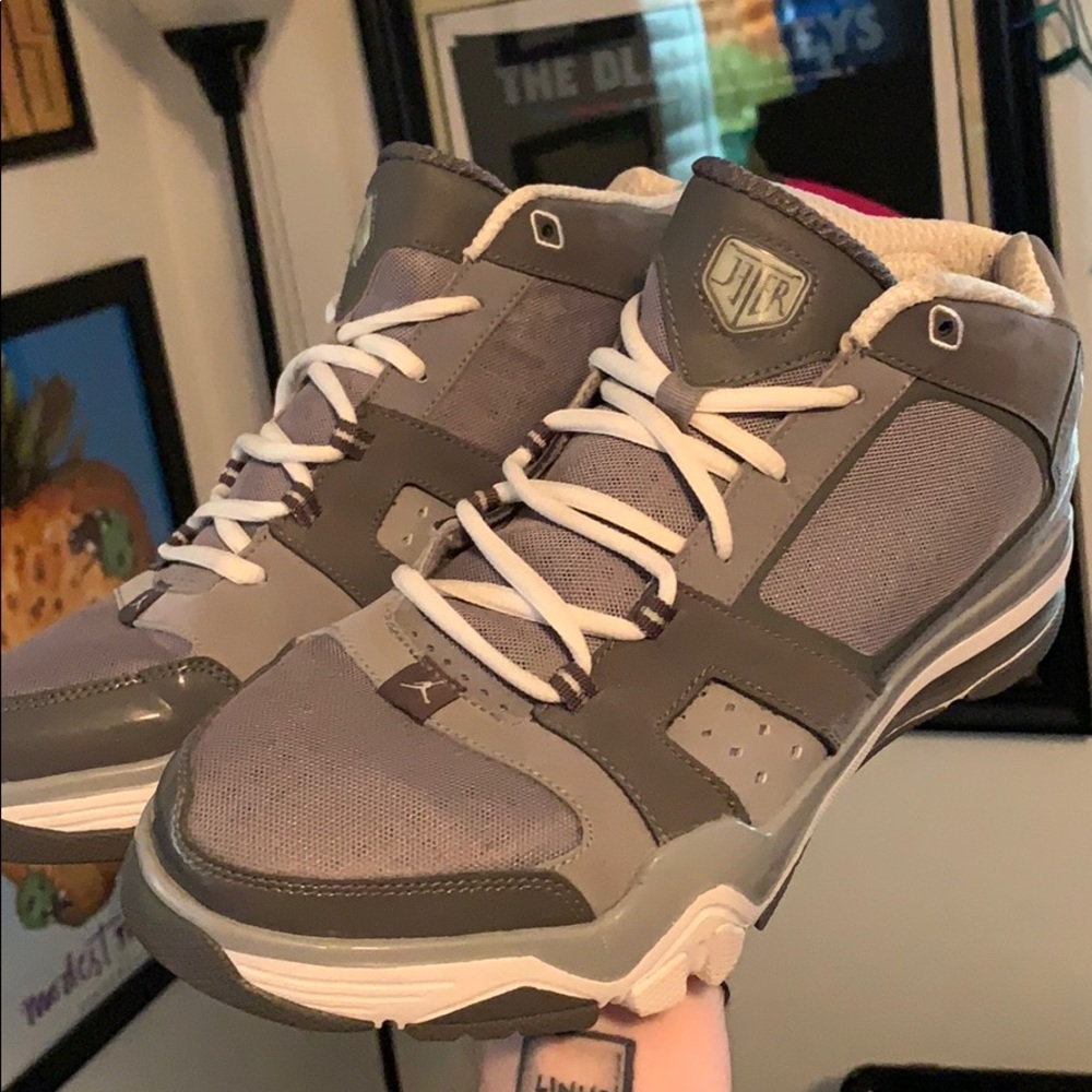 Gray Jeter Cut Jordan men’s size 9.5